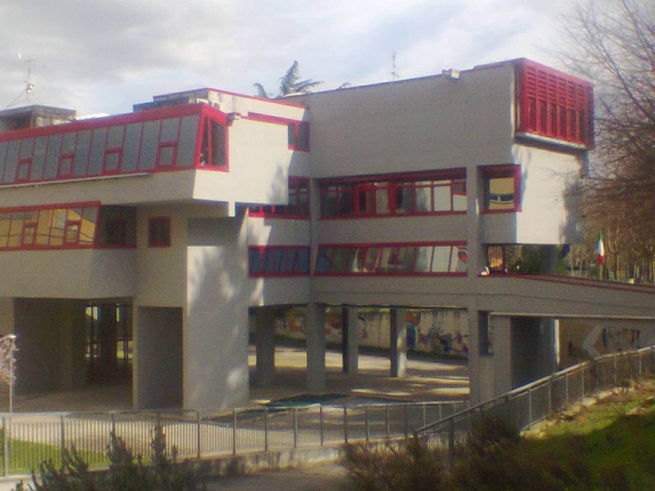 Infissi liceo di Jesi